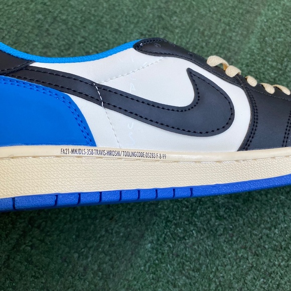 Travis Scott Jordan 1 “fragments” - Picture 8 of 8